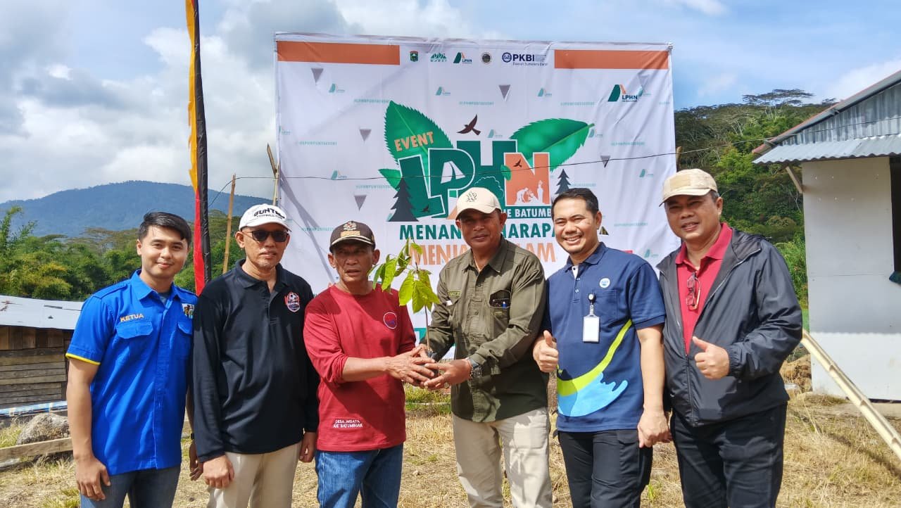 Gelar Aksi Sehat, LPHN Aie Batumbuak Menanam Harapan, Menjaga Alam