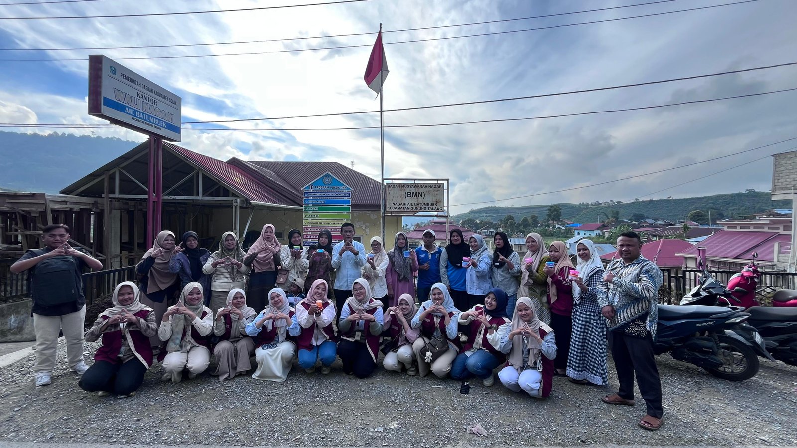 Workshop Pembuatan Saos Tomat dan Minuman Herbal sebagai Upaya Pemberdayaan Masyarakat